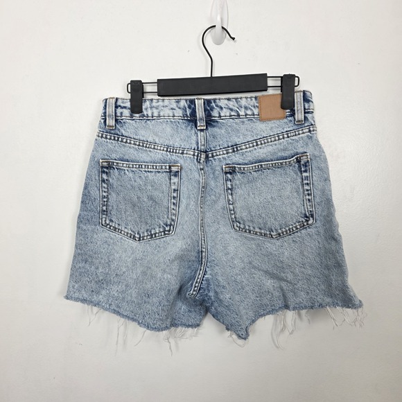 Zara Acid Light Wash Wide Leg Raw Hem High Rise Casual Denim Shorts Size 4 - Picture 3 of 4